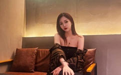 男同桌把我的奶罩扒了亲我的胸